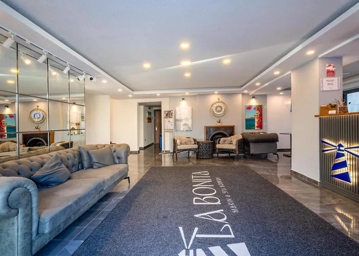 Апартаменты La Bonita Marina *